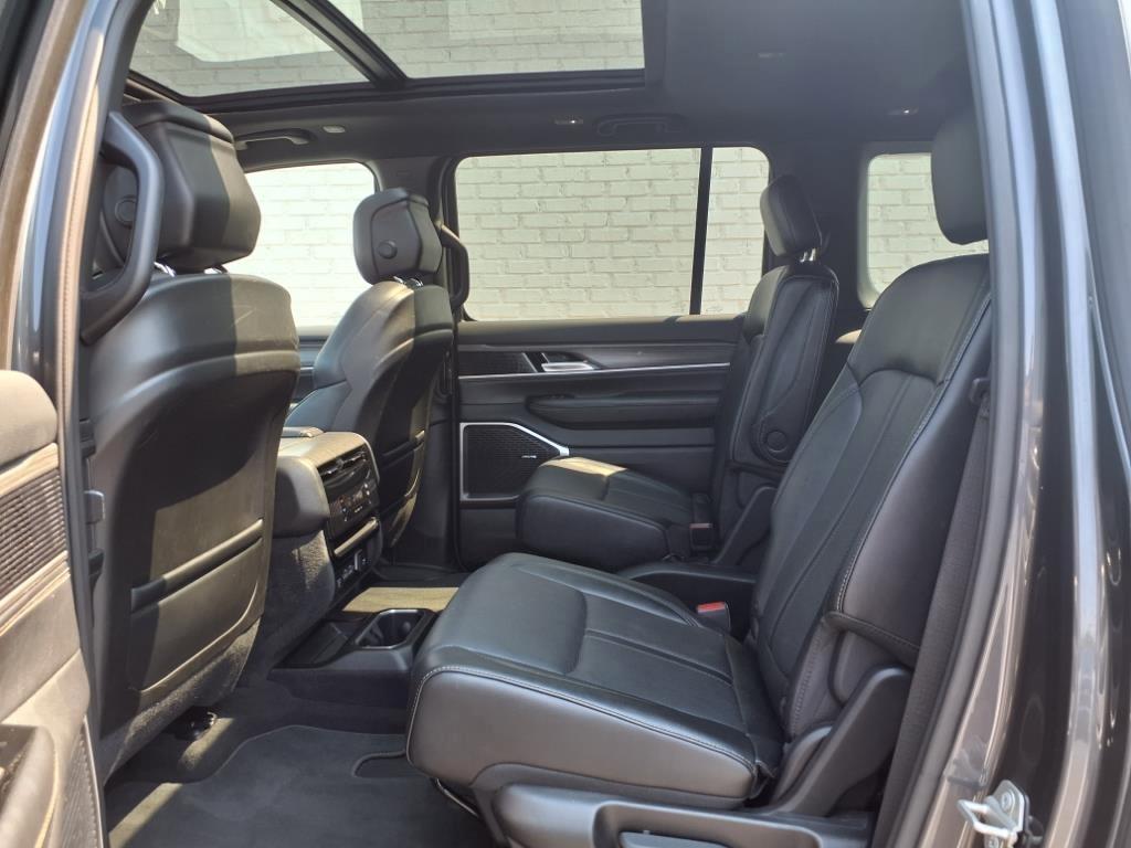 Jeep Wagoneer L  2024