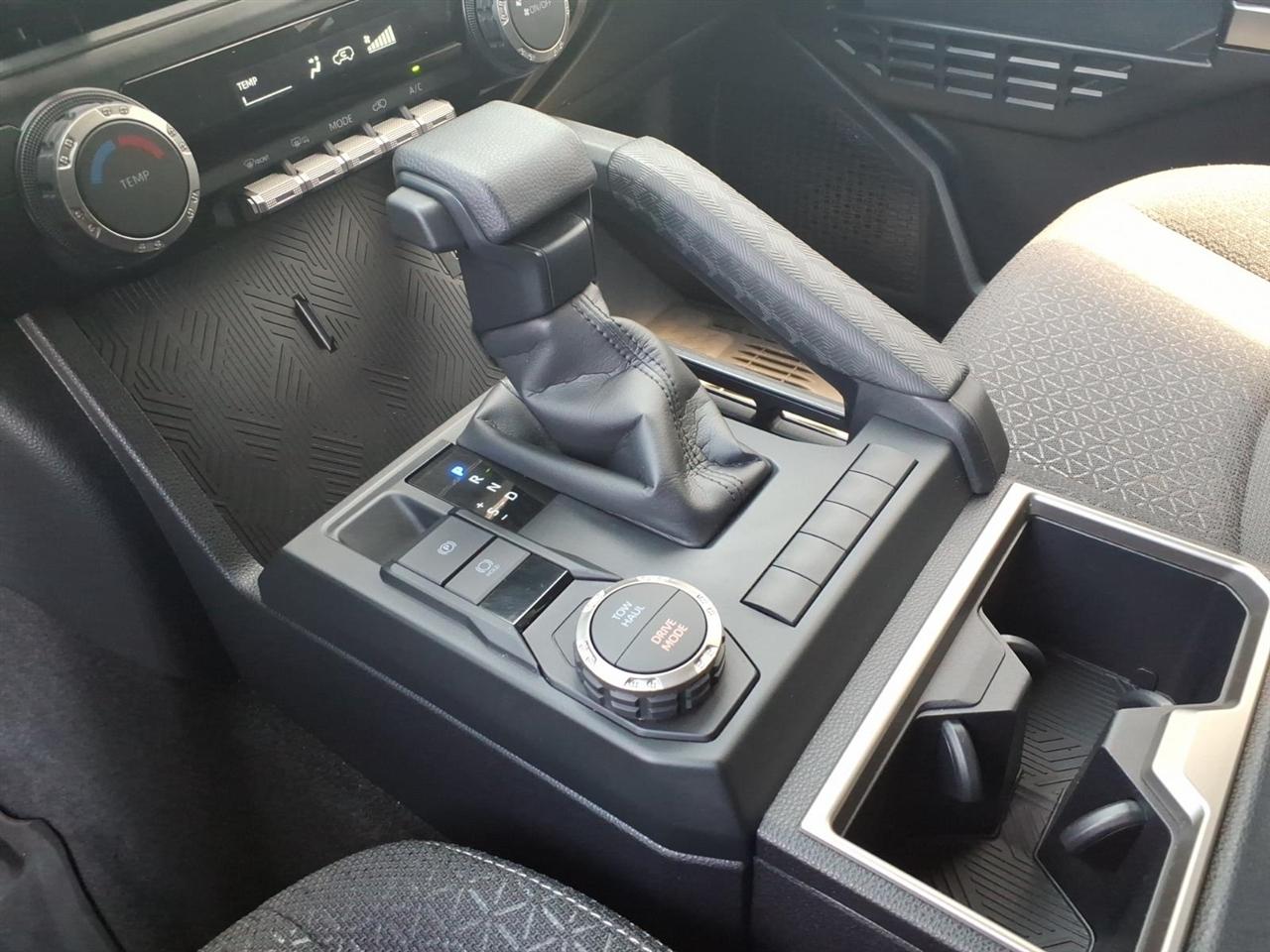 Toyota 4Runner SR5 2WD 2025