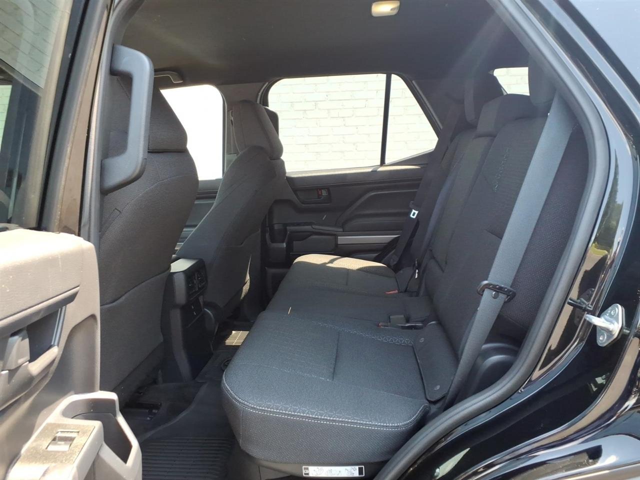 Toyota 4Runner SR5 2WD 2025