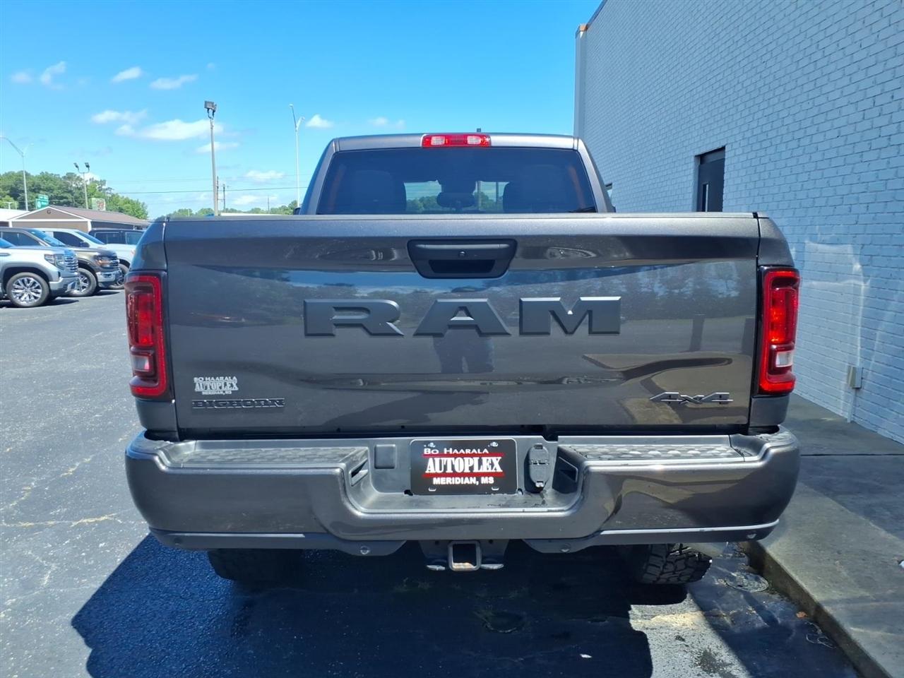 RAM 2500 Big Horn Crew Cab 4WD 2025