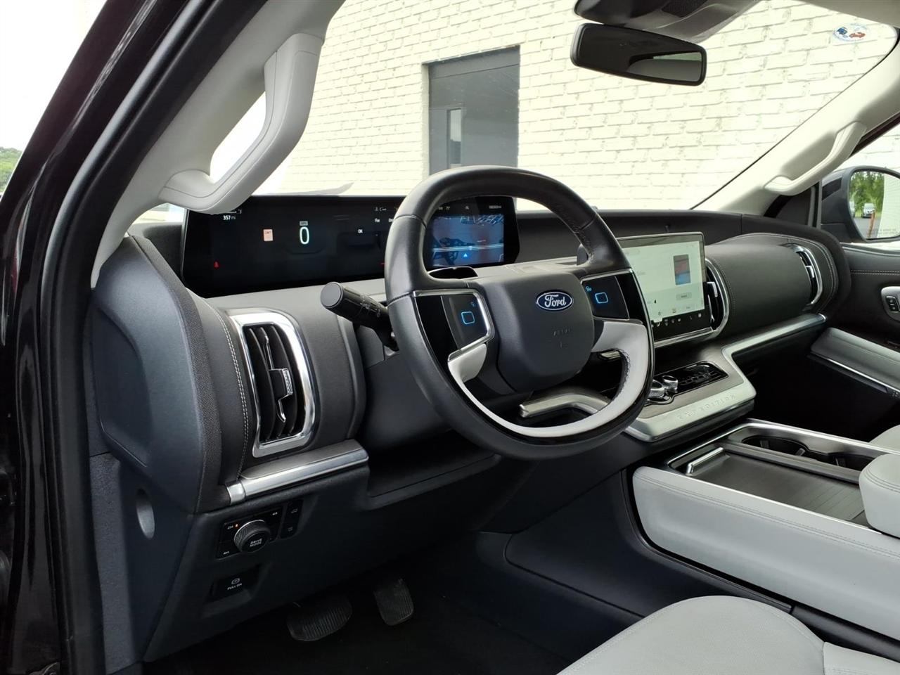 Ford Expedition Platinum 4WD 2025