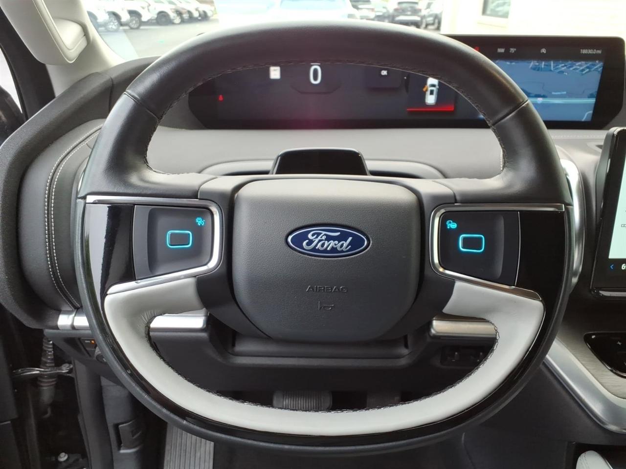 Ford Expedition Platinum 4WD 2025
