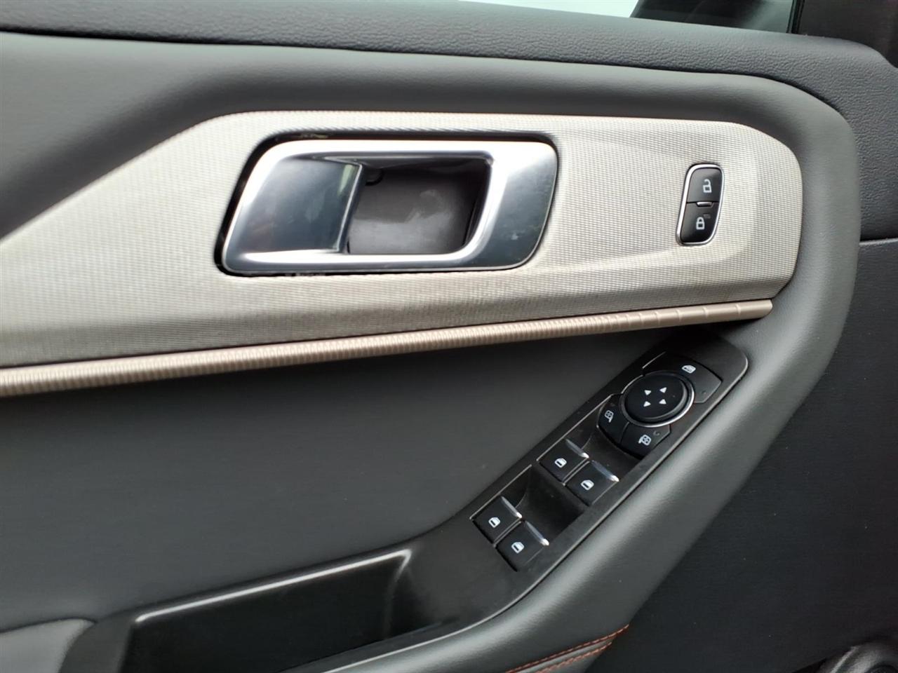 Ford Explorer  2025