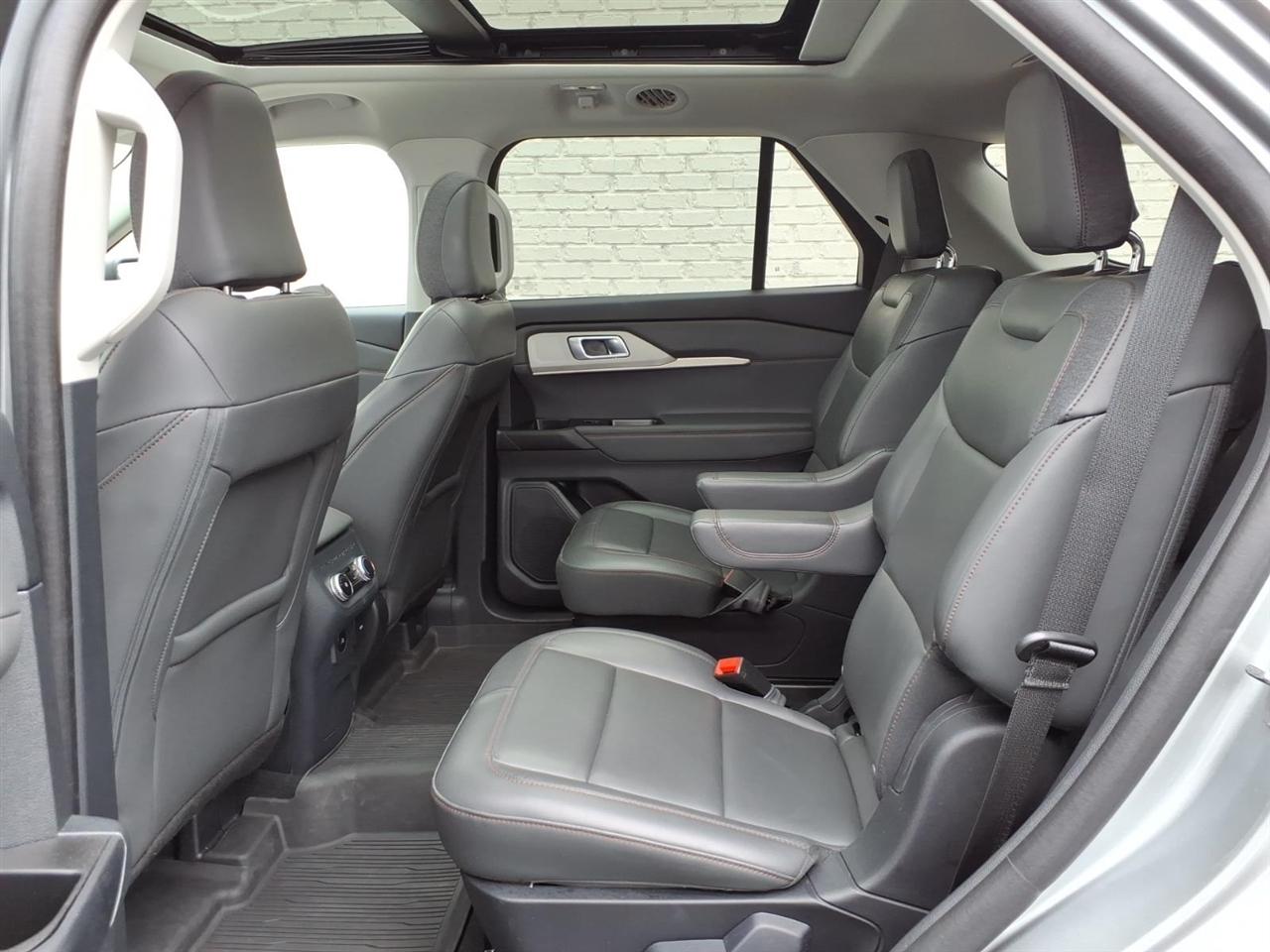Ford Explorer  2025