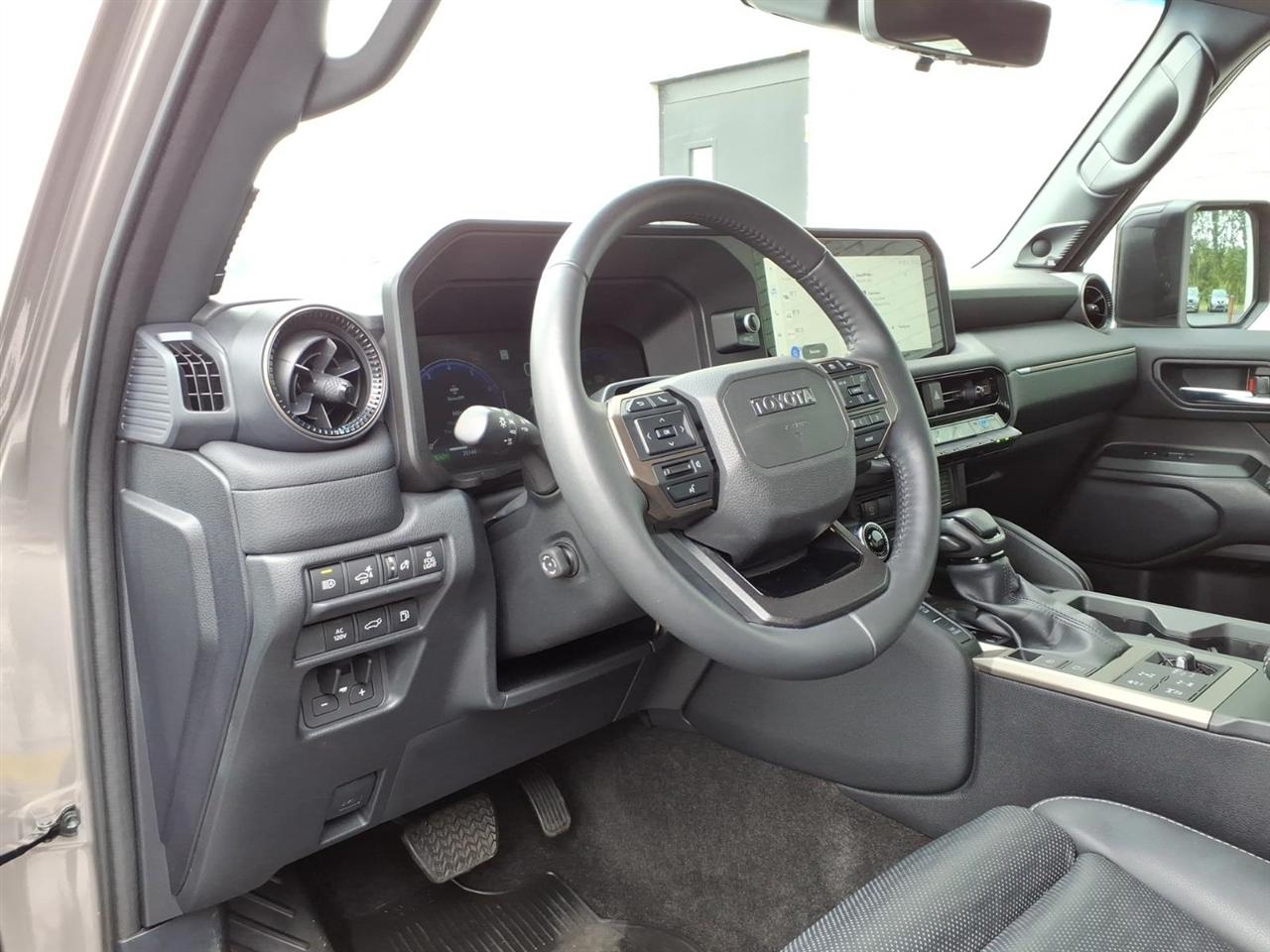 Toyota Land Cruiser 4dr 4WD 2025