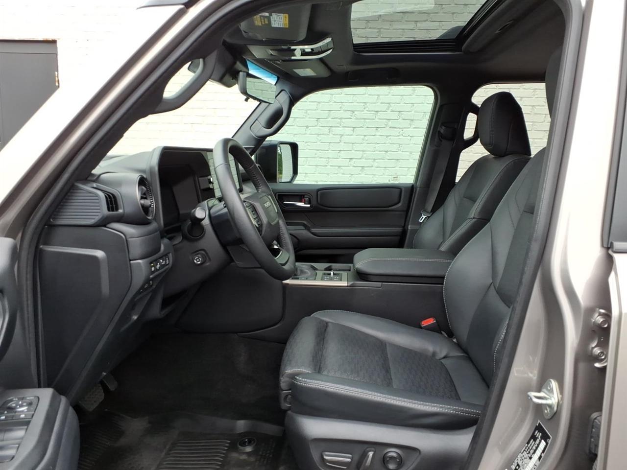 Toyota Land Cruiser 4dr 4WD 2025