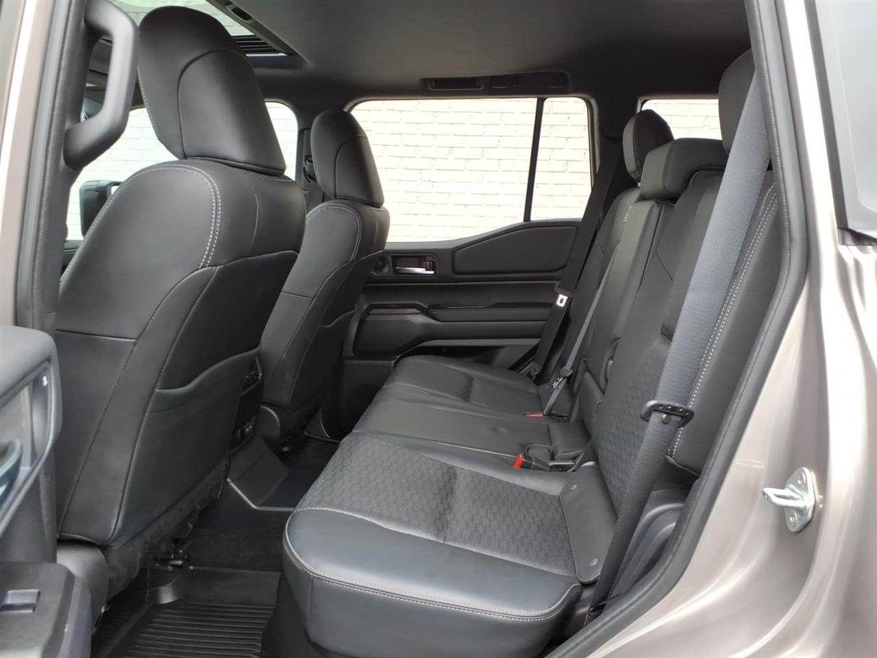 Toyota Land Cruiser 4dr 4WD 2025
