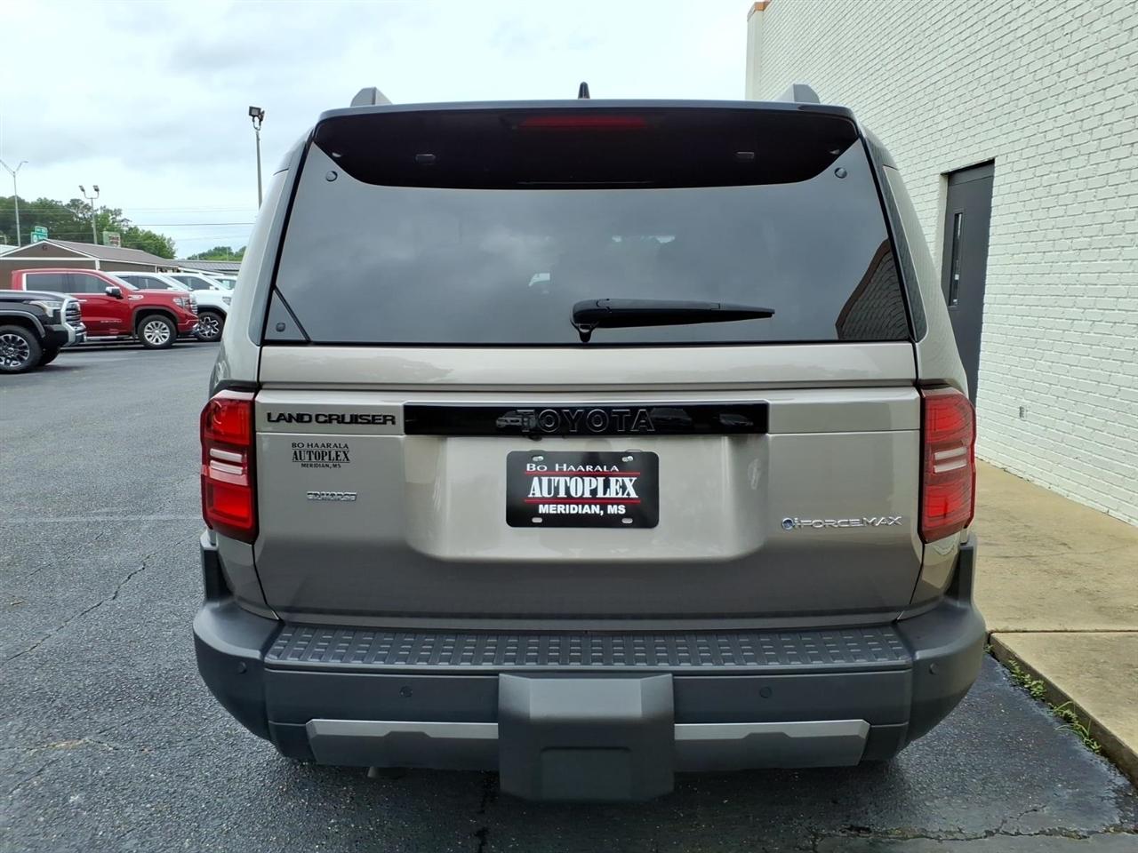 Toyota Land Cruiser 4dr 4WD 2025
