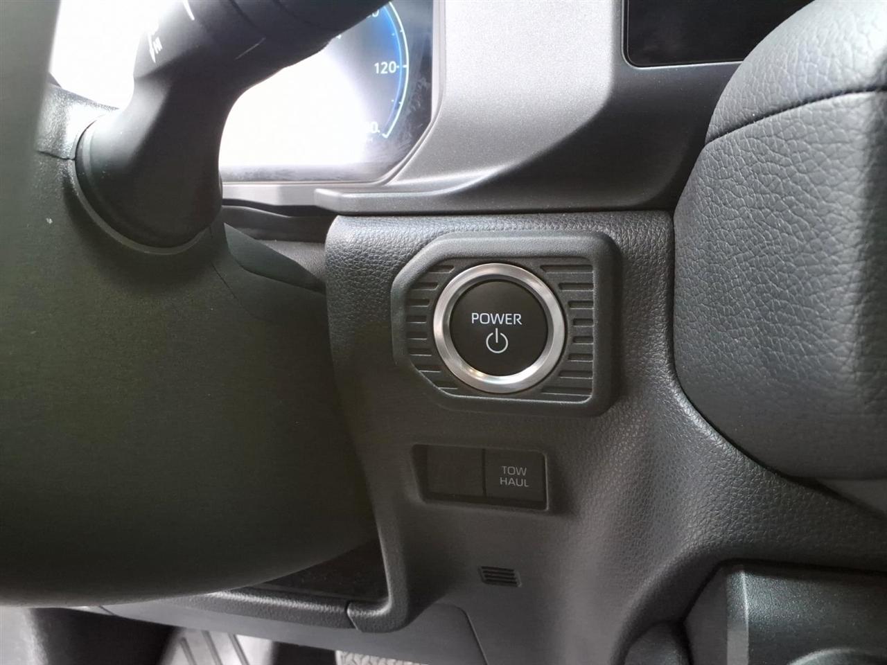 Toyota Land Cruiser 4dr 4WD 2025