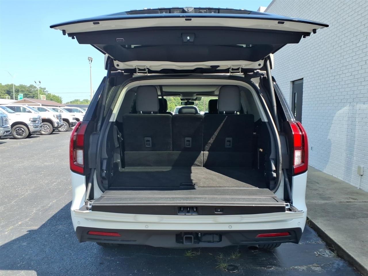 Ford Expedition Active 2025