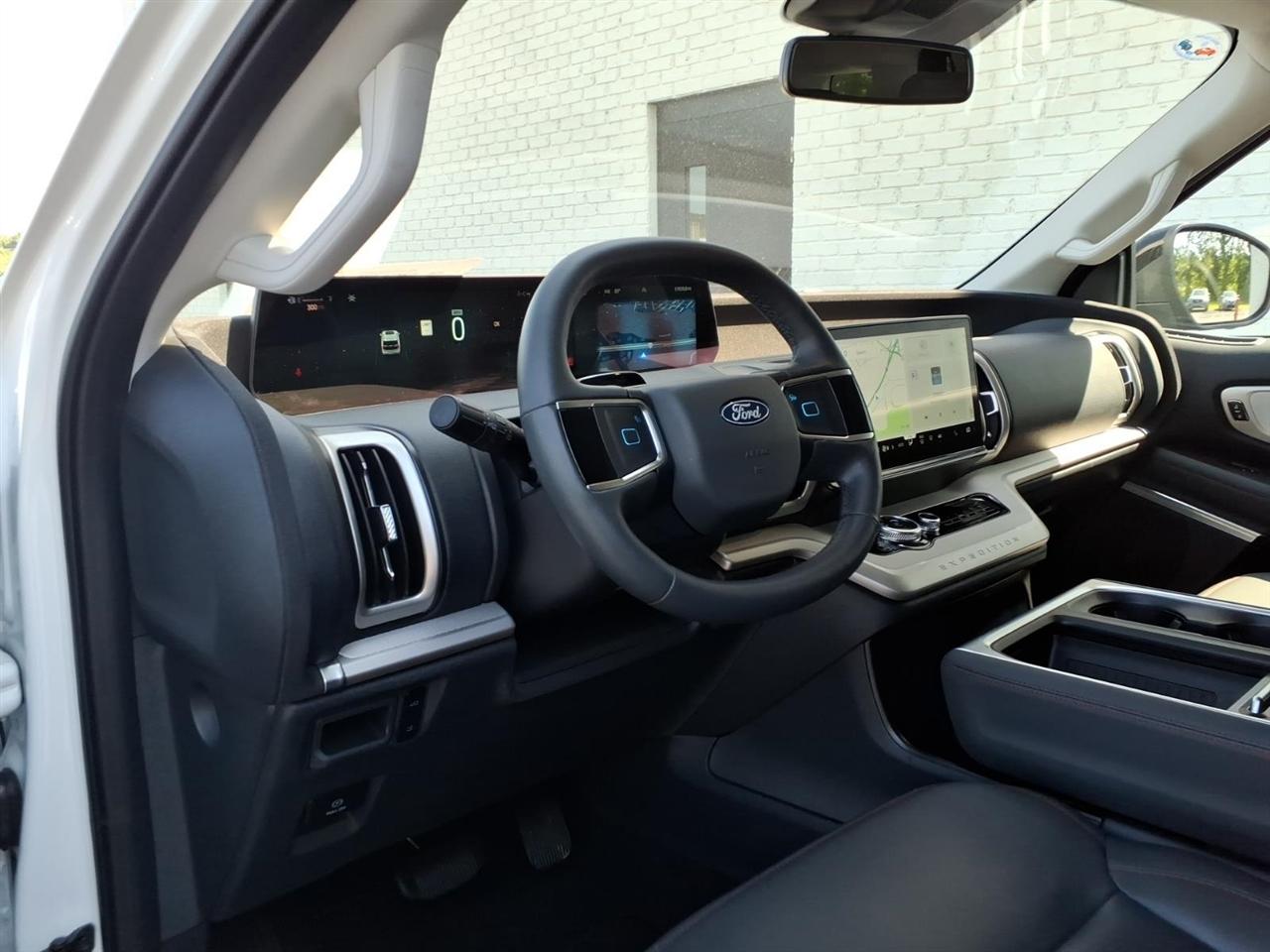 Ford Expedition Active 2025
