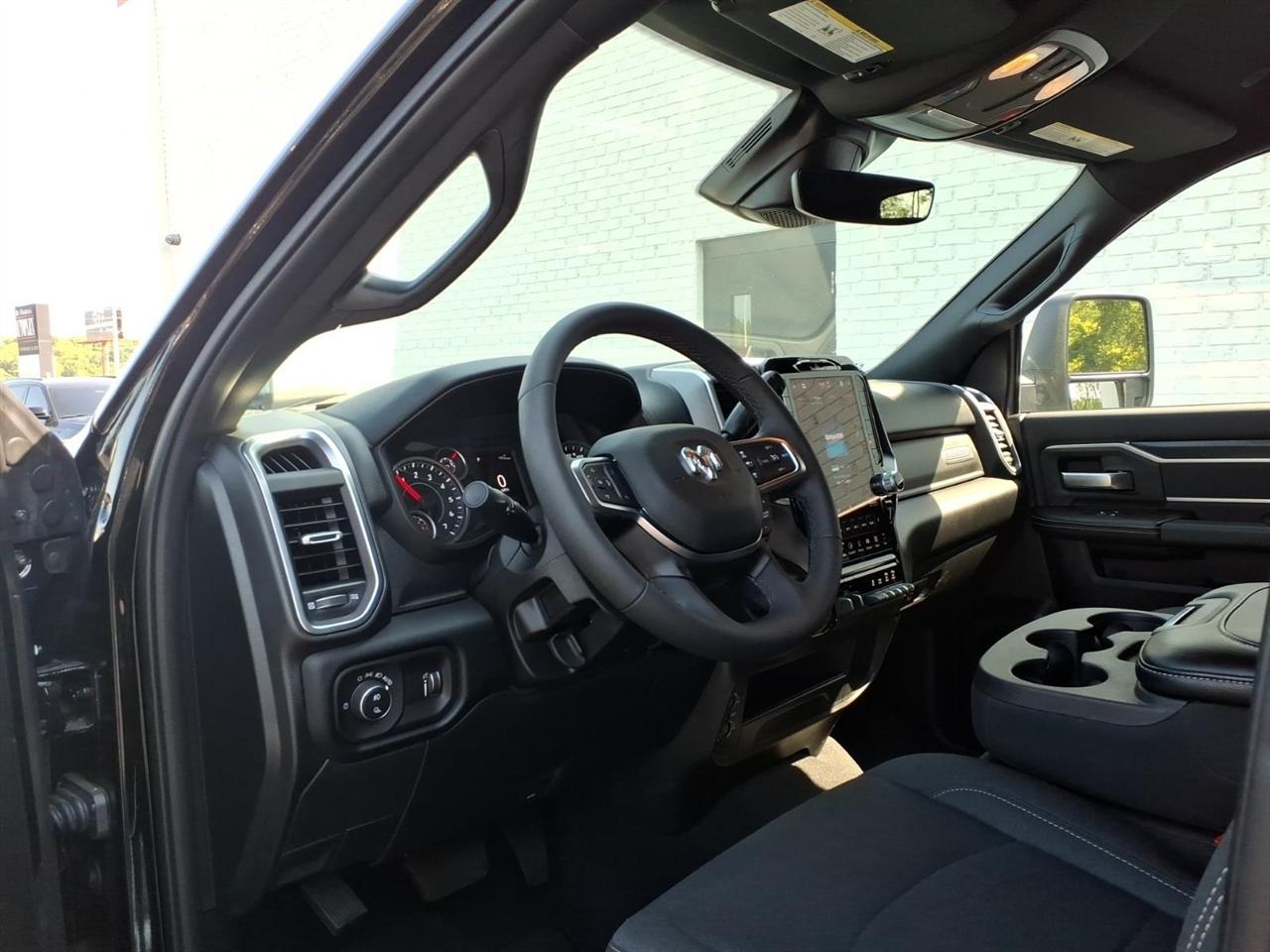 RAM 2500 Big Horn Crew Cab 4WD 2026