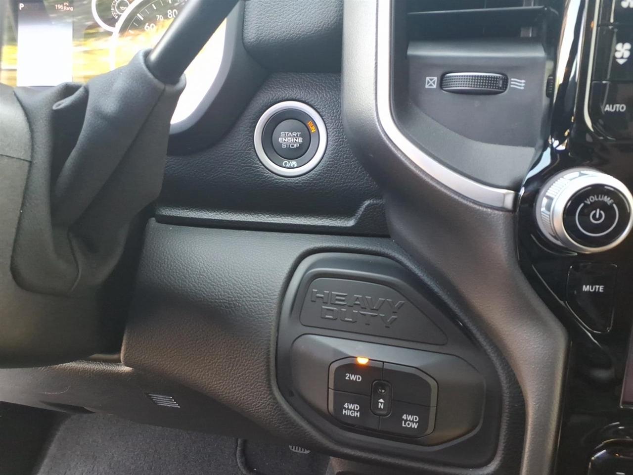 RAM 2500 Big Horn Crew Cab 4WD 2026