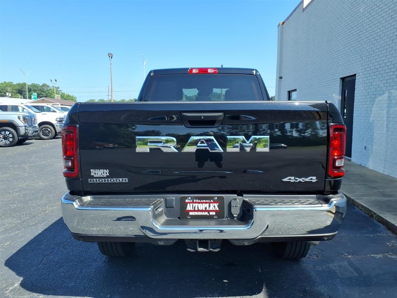 RAM 2500 Big Horn Crew Cab 4WD 2026
