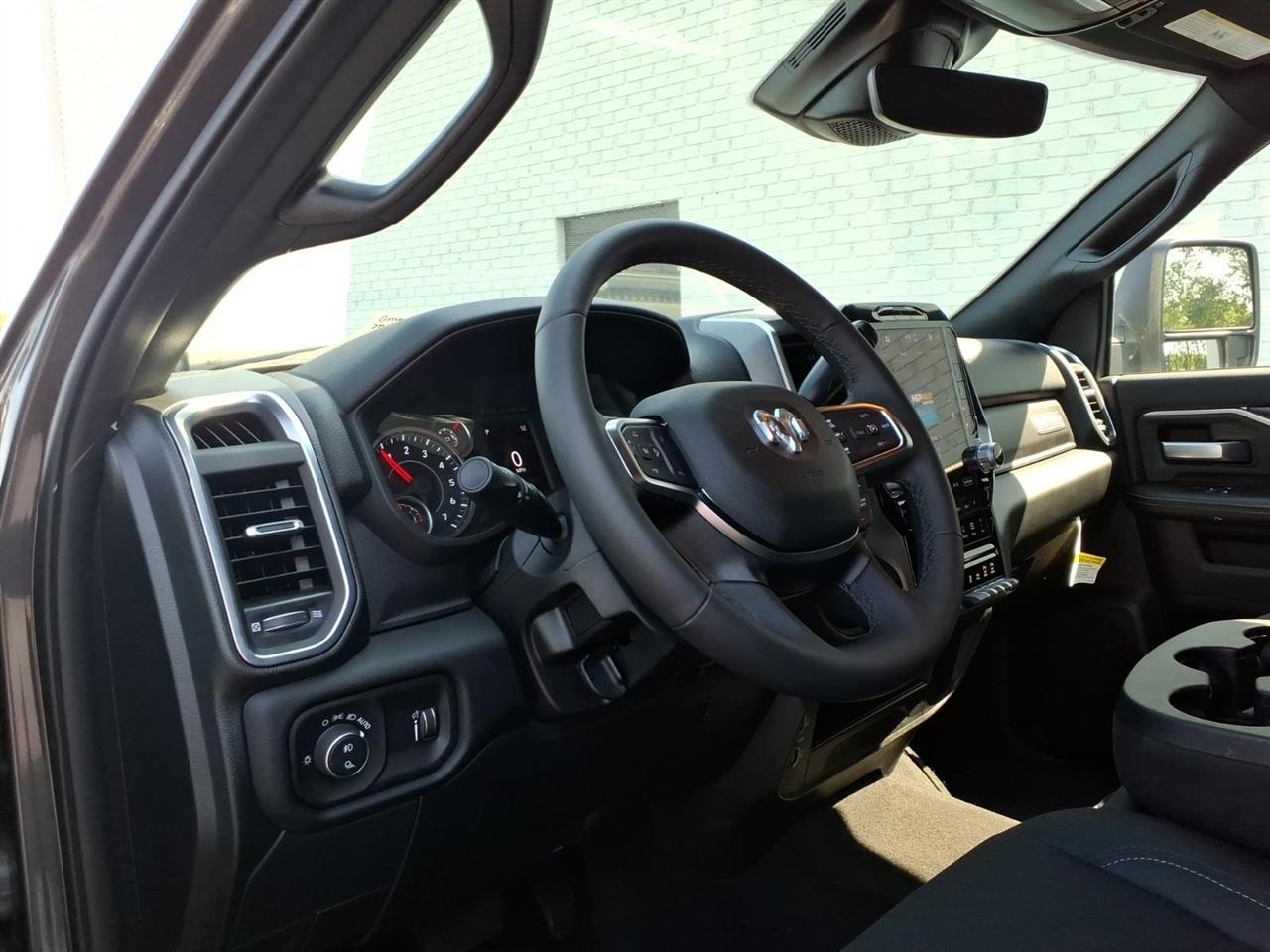 RAM 2500 Big Horn Crew Cab 4WD 2026