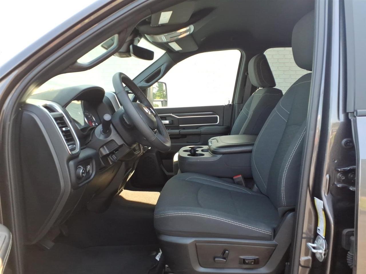 RAM 2500 Big Horn Crew Cab 4WD 2026