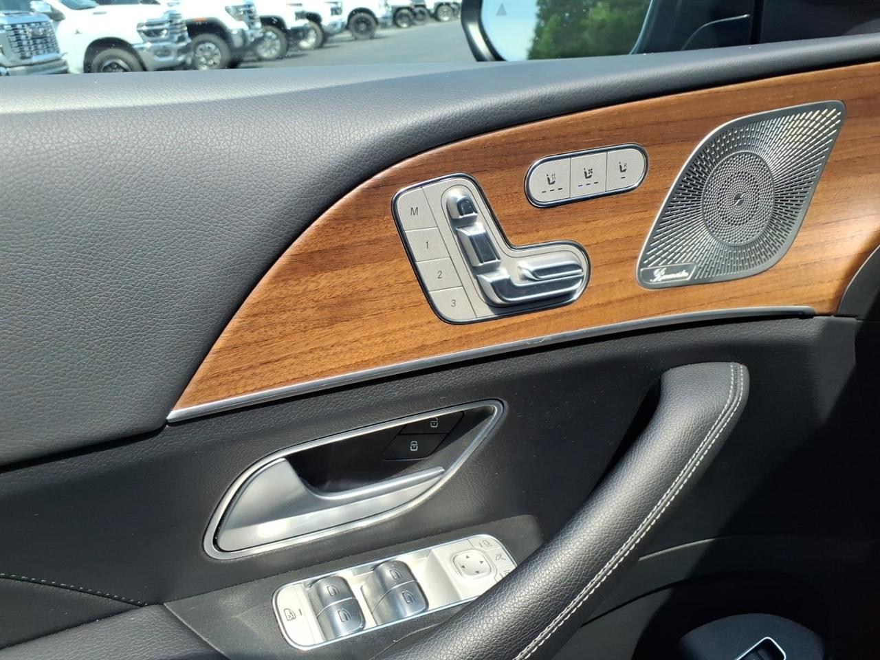 Mercedes-Benz GLE-Class  2025