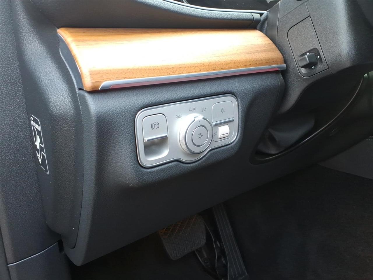 Mercedes-Benz GLE-Class  2025