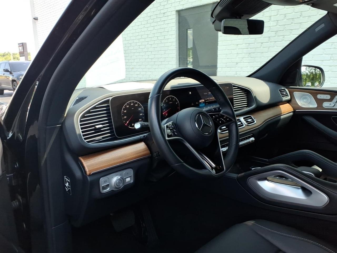Mercedes-Benz GLE-Class  2025