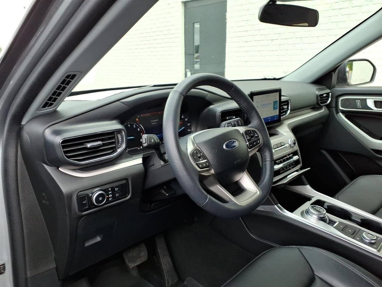 Ford Explorer 4dr XLT 4WD 2024