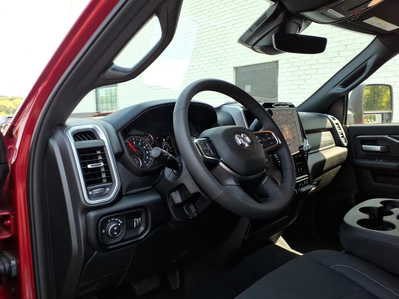 RAM 2500 Big Horn Crew Cab 4WD 2026