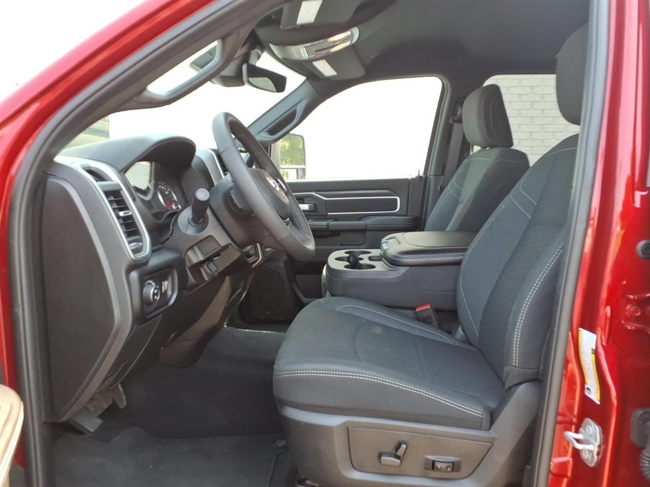 RAM 2500 Big Horn Crew Cab 4WD 2026