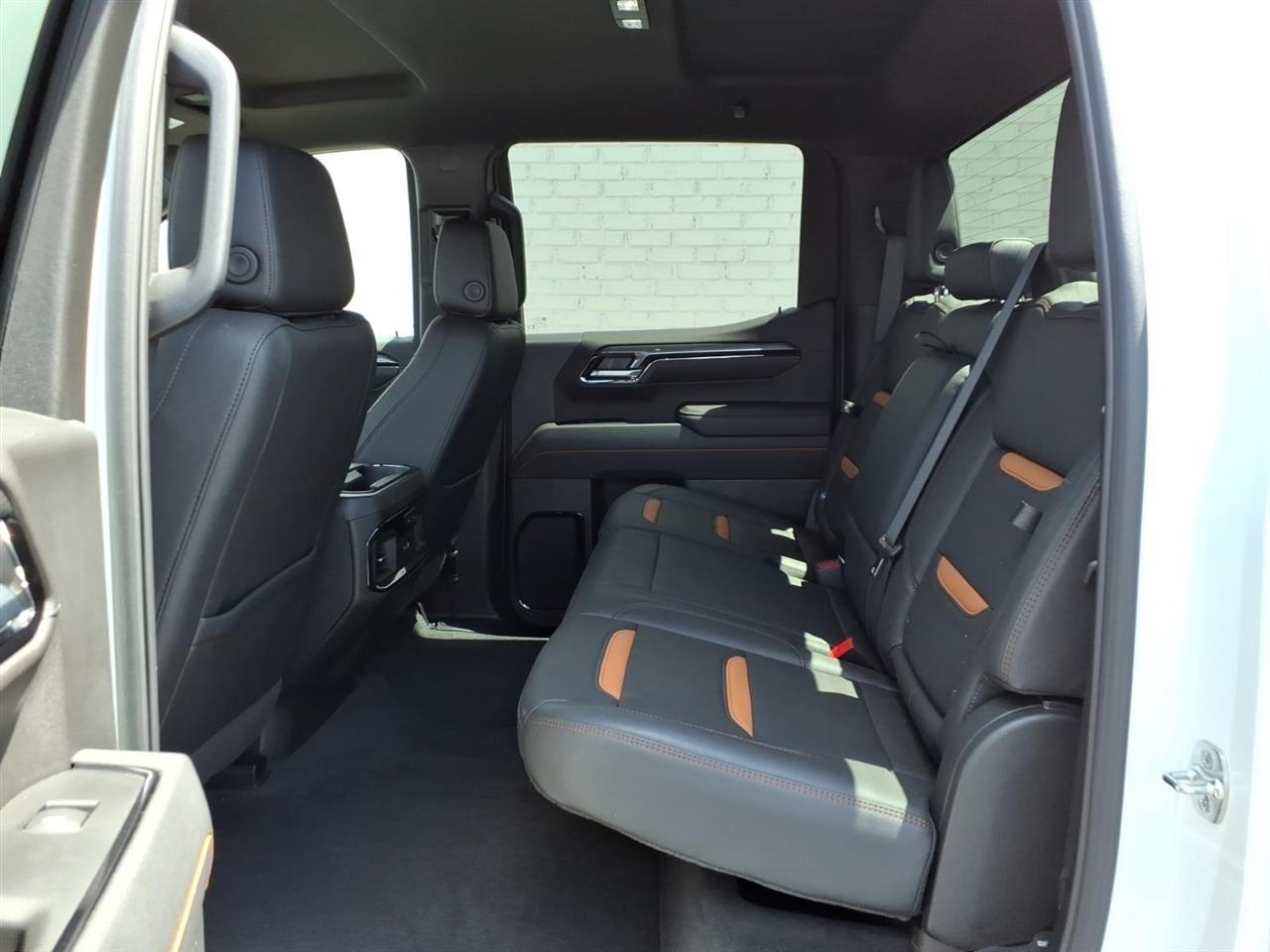 GMC Sierra 1500 AT4 Crew Cab 4WD SWB 2025