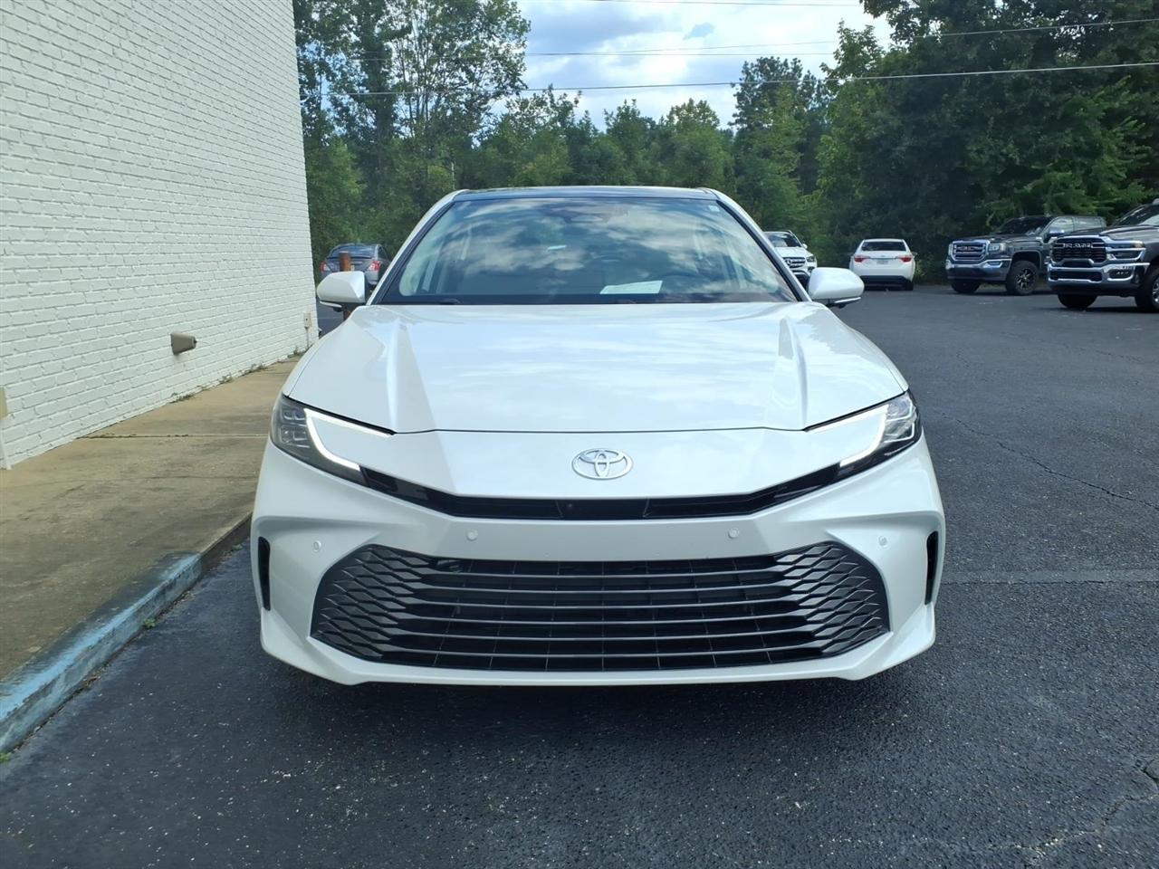 Toyota Camry Hybrid  2025