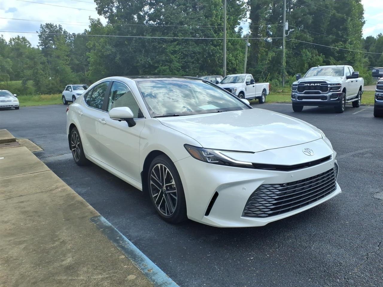 Toyota Camry Hybrid  2025
