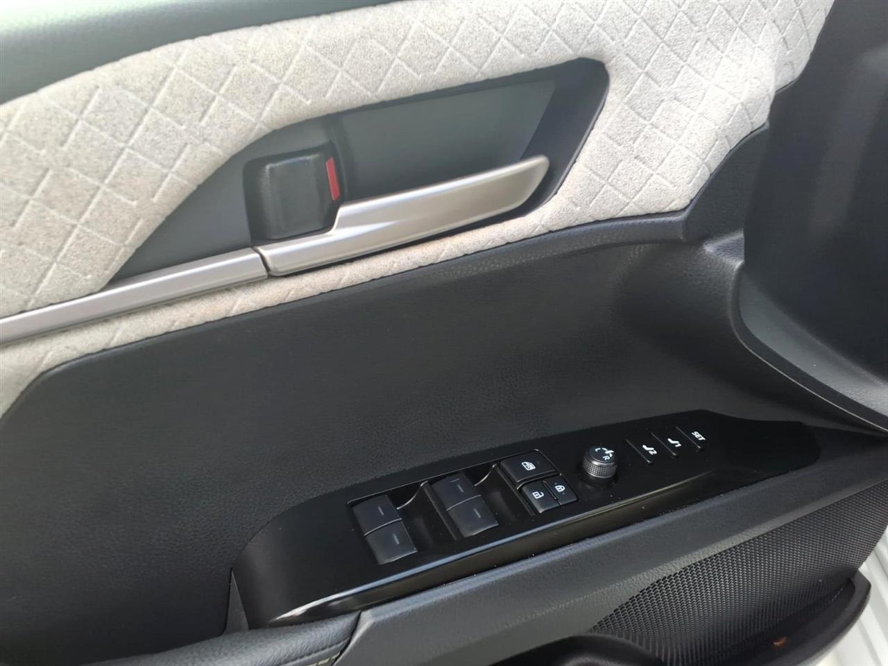 Toyota Camry Hybrid  2025