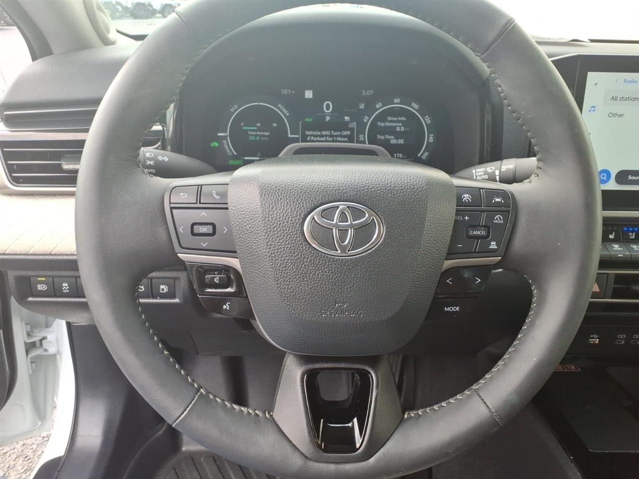 Toyota Camry Hybrid  2025