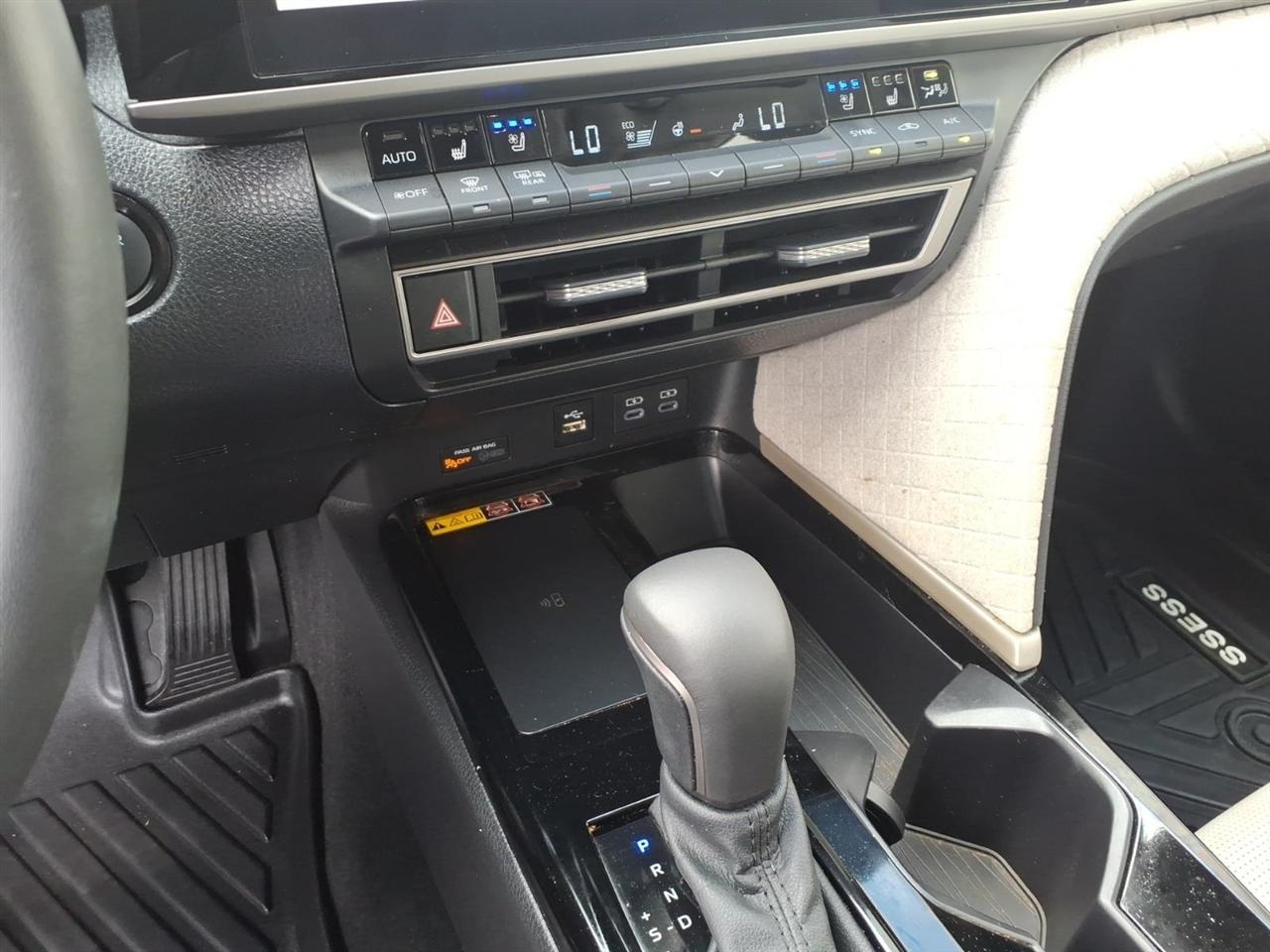 Toyota Camry Hybrid  2025