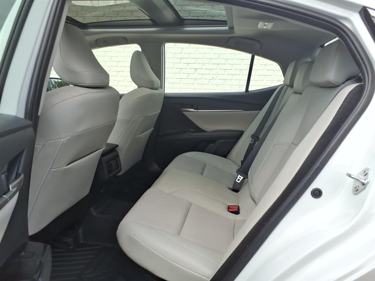 Toyota Camry Hybrid  2025