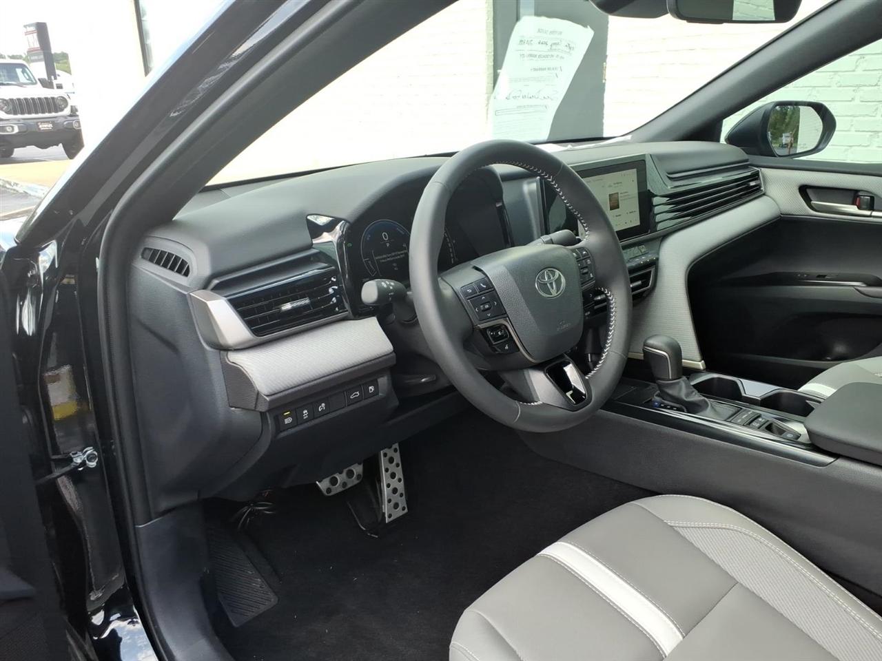 Toyota Camry Hybrid  2026