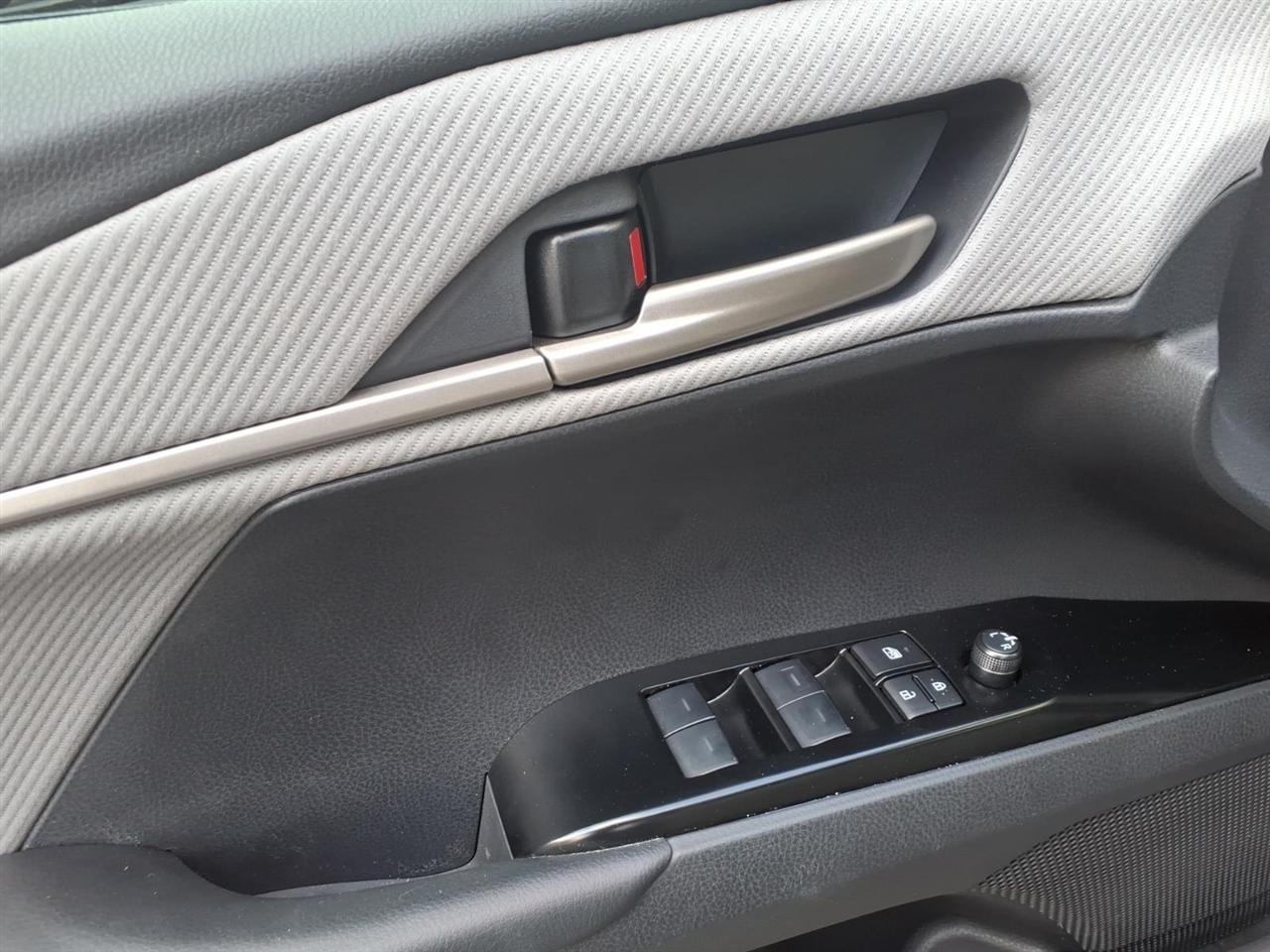 Toyota Camry Hybrid  2026
