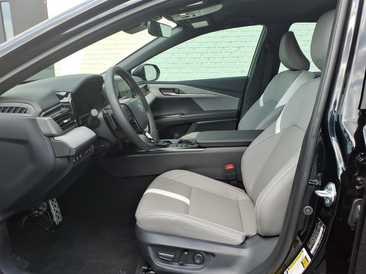 Toyota Camry Hybrid  2026