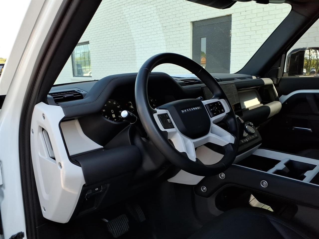 Land Rover Defender  2025