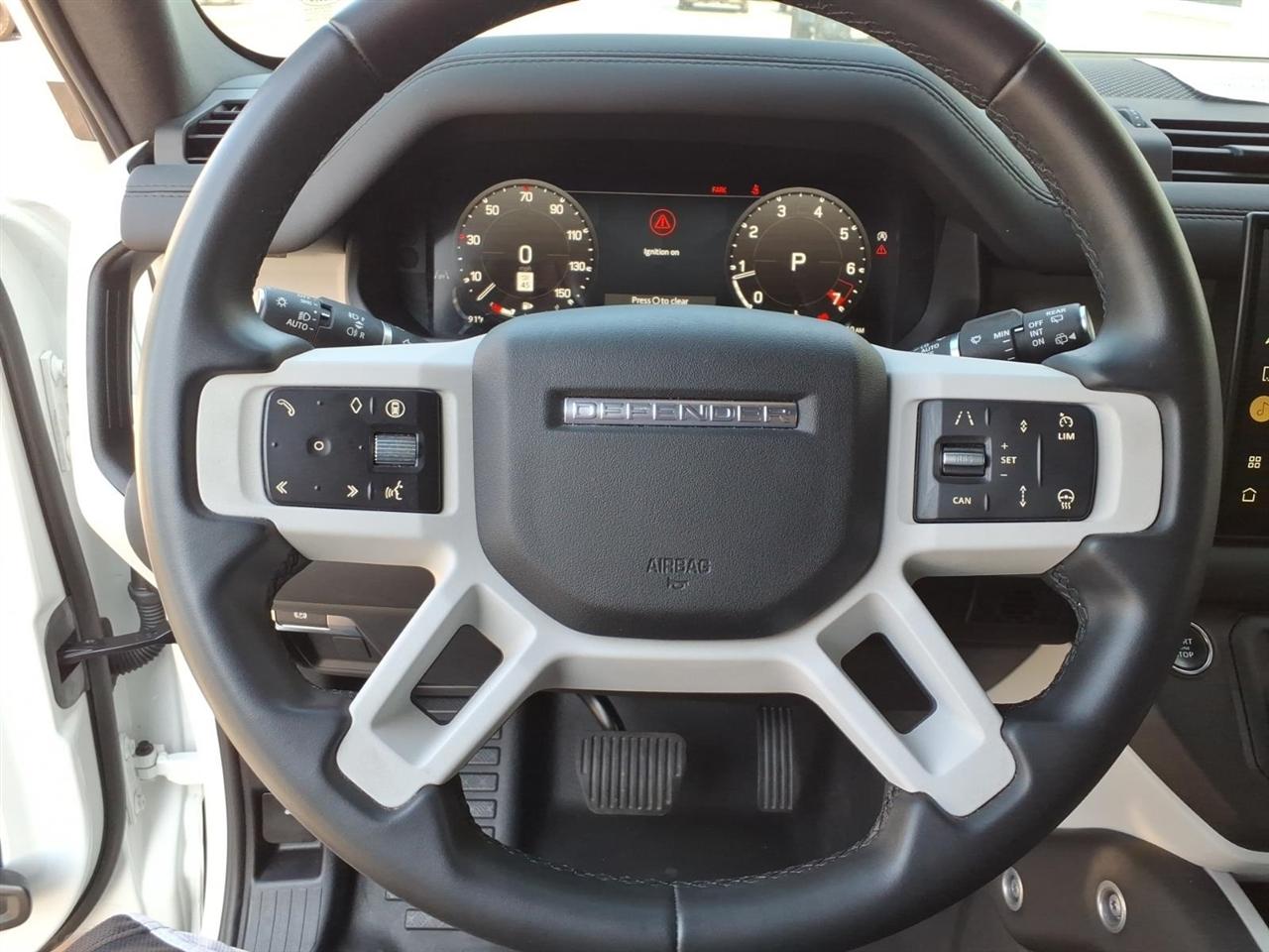 Land Rover Defender  2025