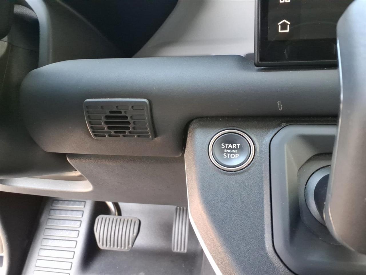 Land Rover Defender  2025