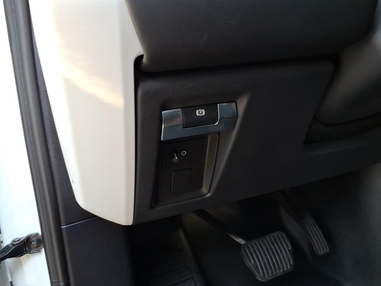 Land Rover Defender 110 P300 S 2025