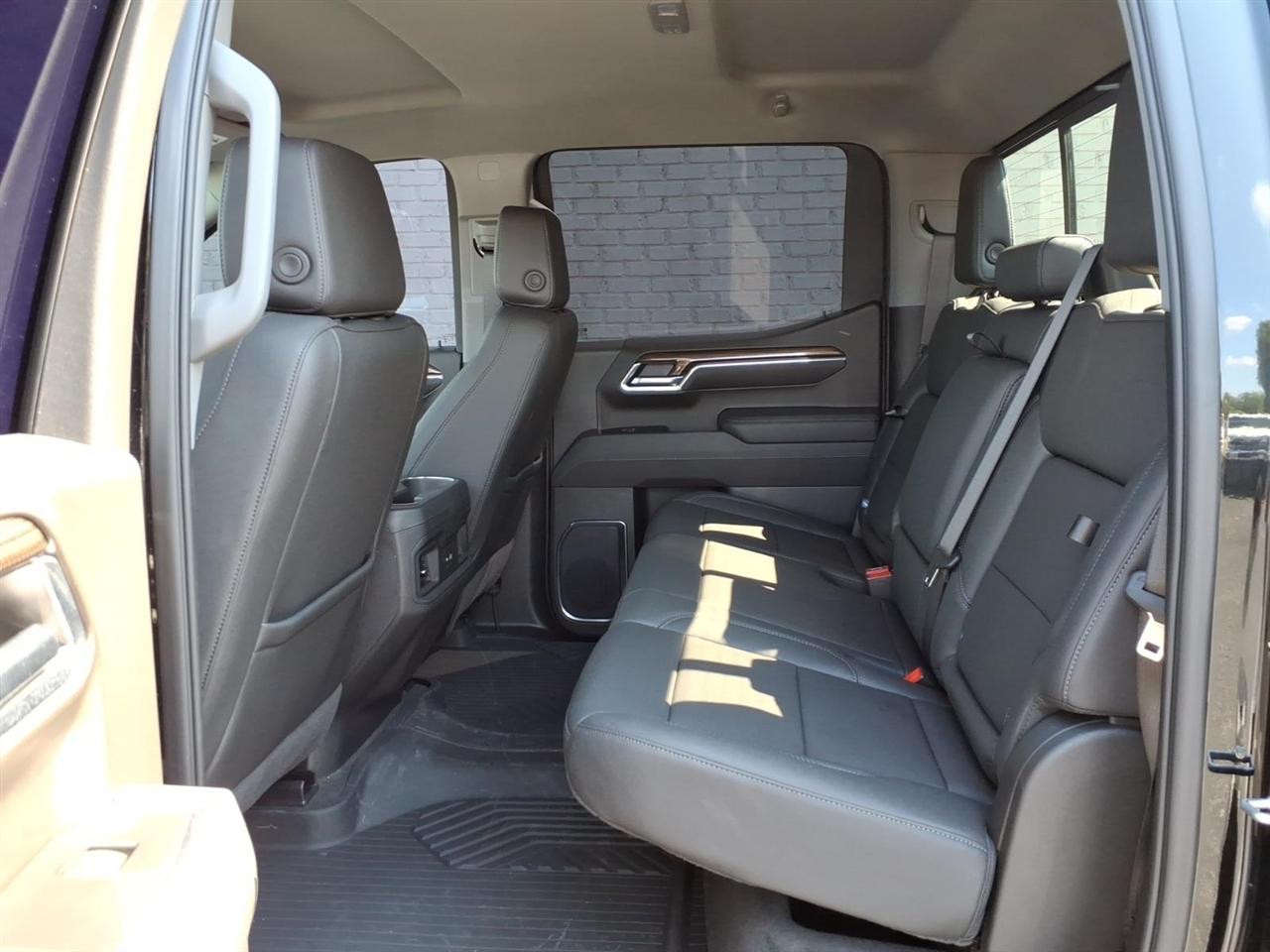 Chevrolet Silverado 1500  2025