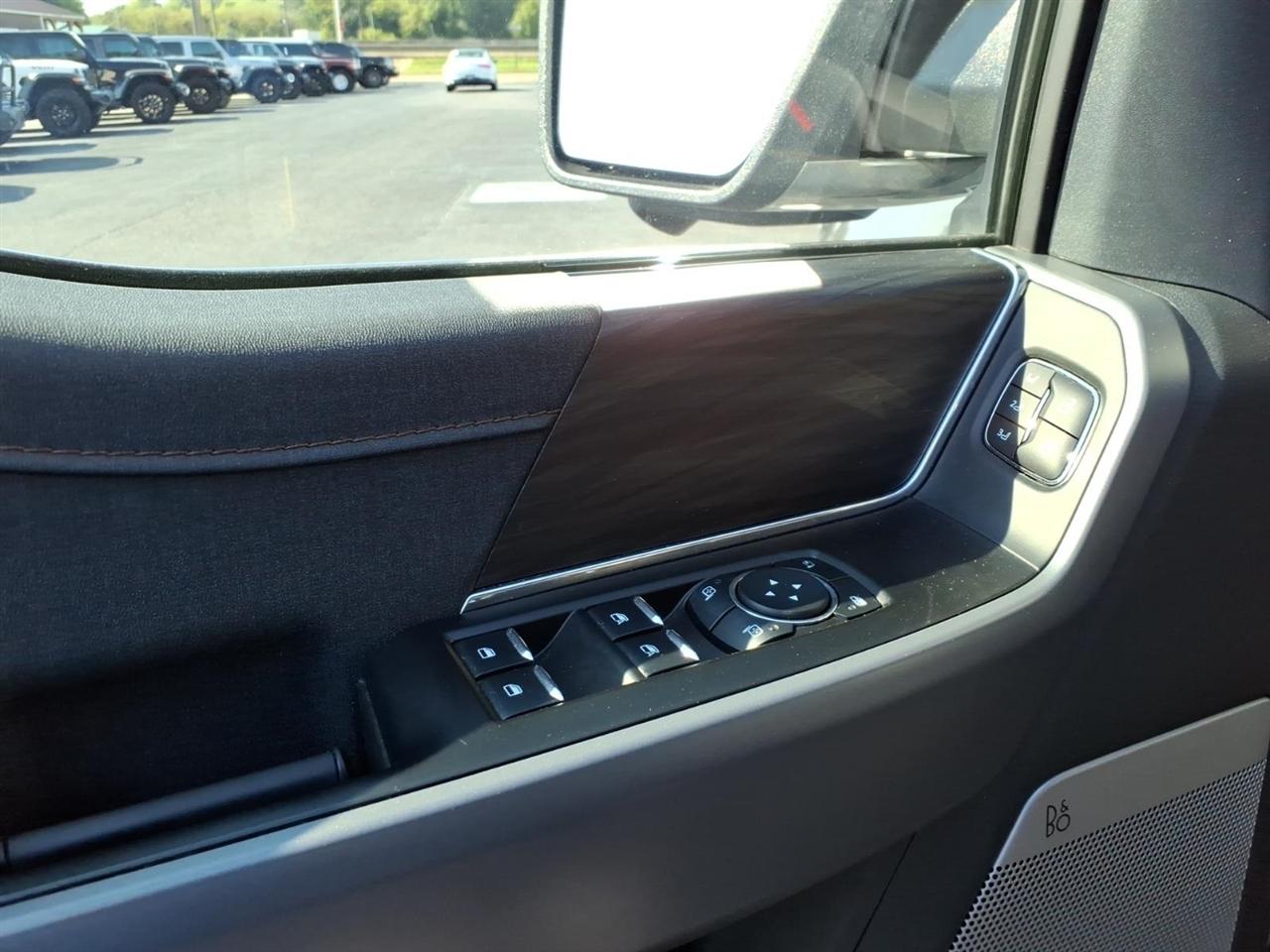 Ford F-150 Lariat 4WD SuperCrew 5.5' Box 2025