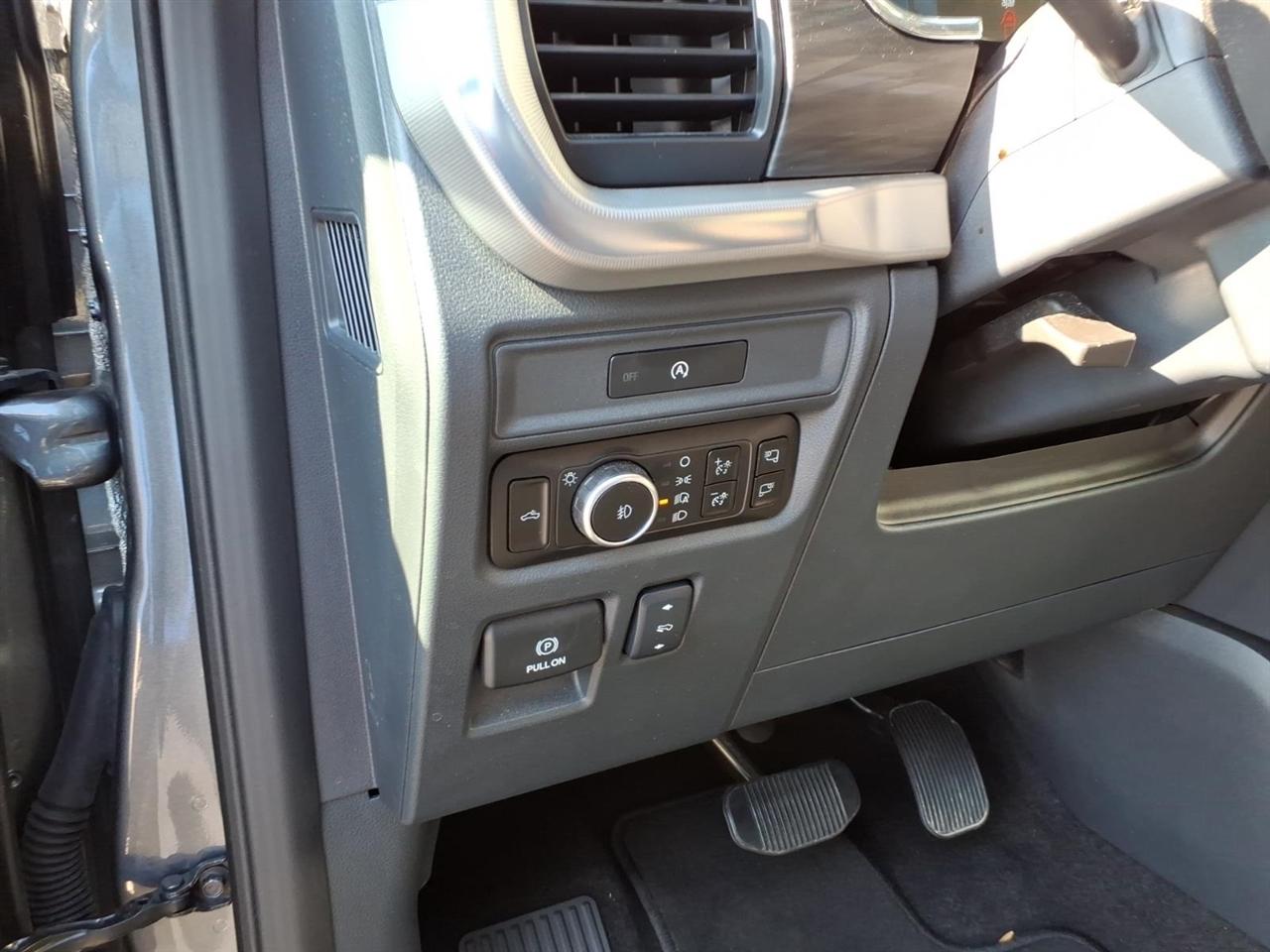 Ford F-150 Lariat 4WD SuperCrew 5.5' Box 2025