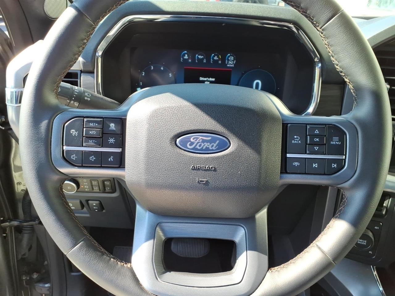 Ford F-150 Lariat 4WD SuperCrew 5.5' Box 2025