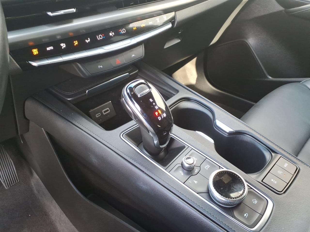 Cadillac XT4  2025