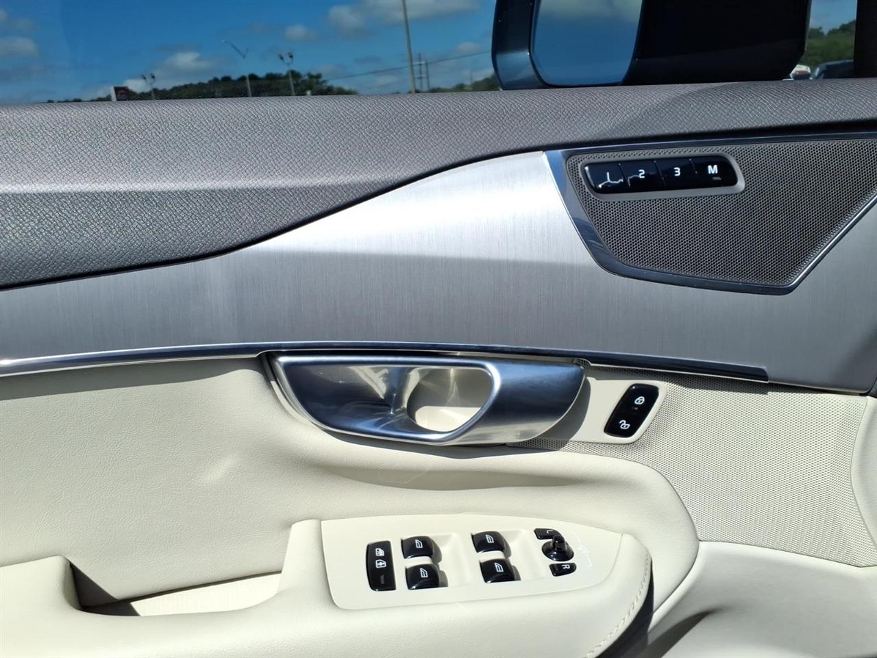 Volvo XC90  2025