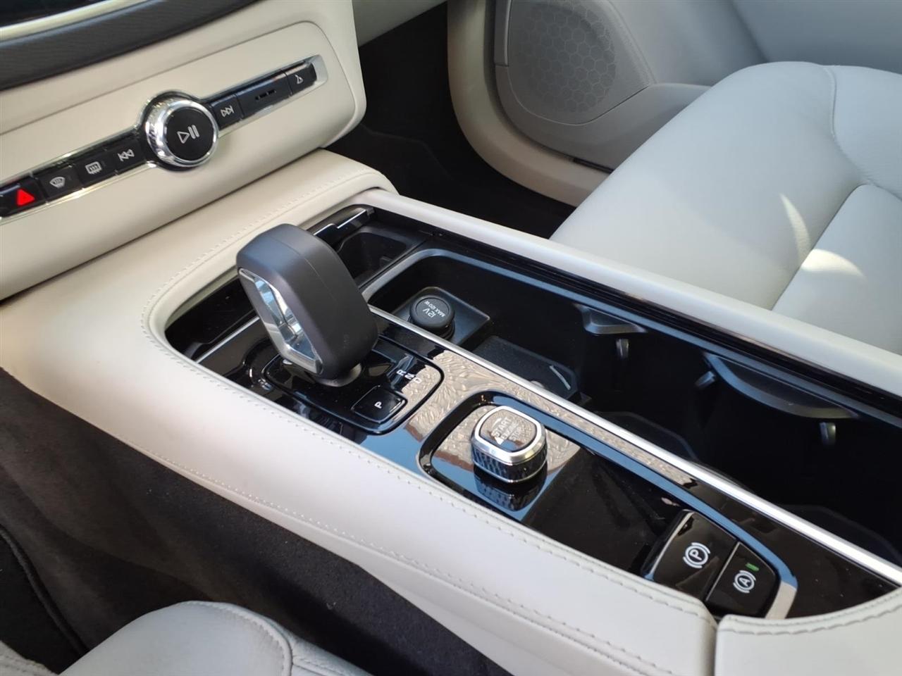 Volvo XC90  2025