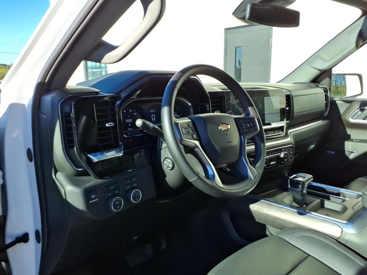 Chevrolet Silverado 1500  2025