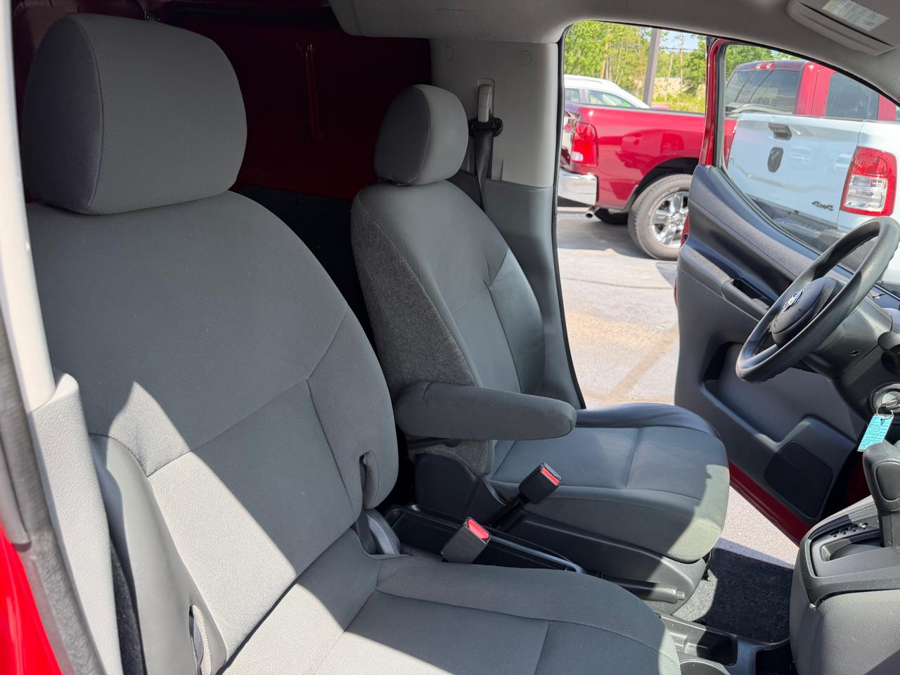Nissan NV200 I4 SV 2013