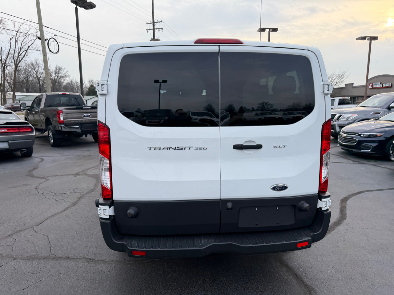 Ford Transit Wagon T-350 148" Low Roof XLT Swing-Out RH Dr 2017